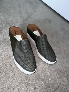 SUSINA Men’s Olive Slip-On Sneakers with White Sole